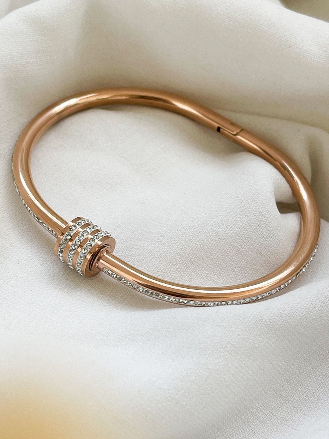 Ishhaara Gold Luxury Zircon Inlaid Screw Bracelet