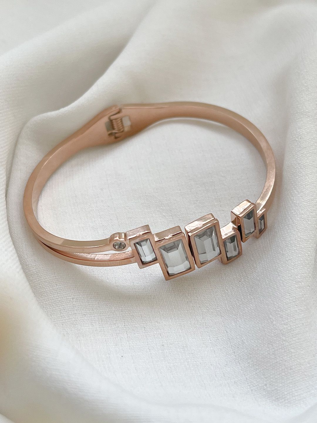 Ishhaara Rose Gold Stainless Steel Mother Of Pearl Bracelet