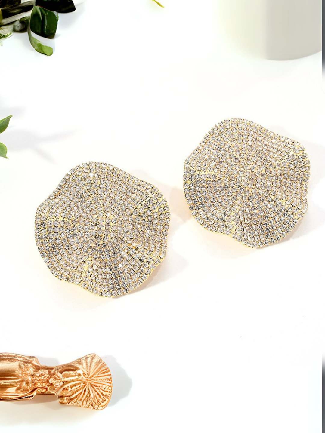 Ishhaara Round Floral Fluid Hoops