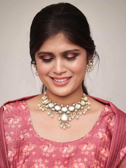 Ishhaara Round Kundan Single Pendant Drop Necklace