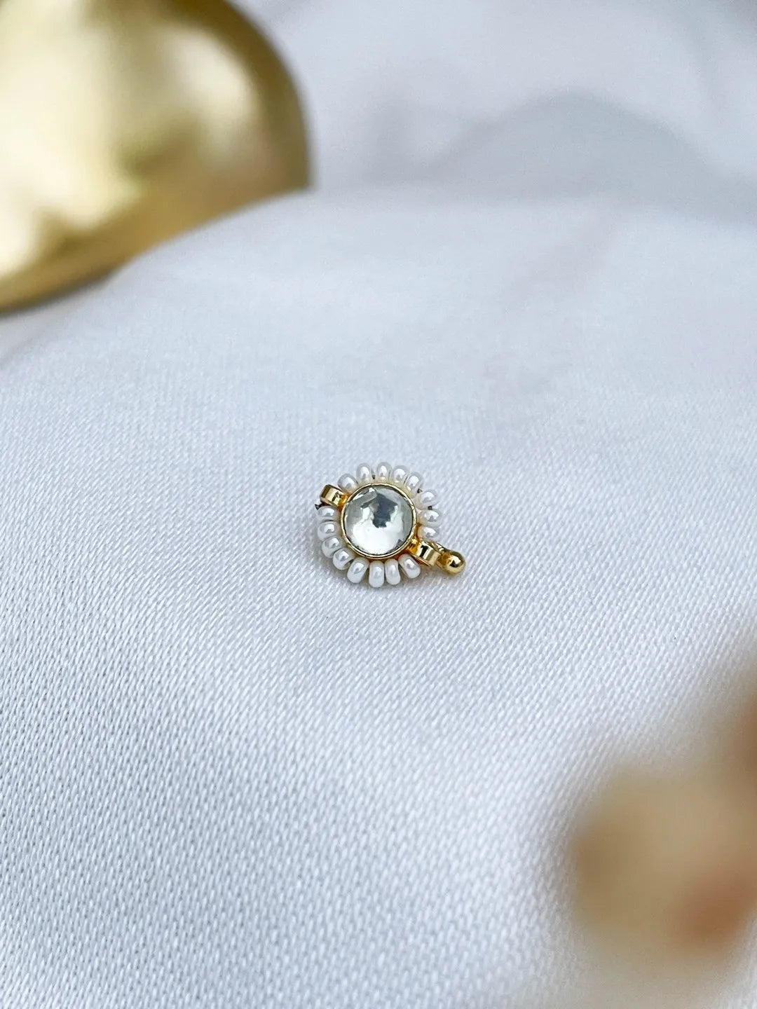 Ishhaara Round Kundan Studded Nath