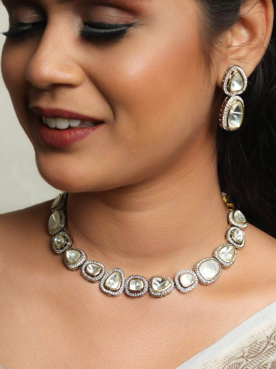 Ishhaara Round Shape Kundan Choker Necklace
