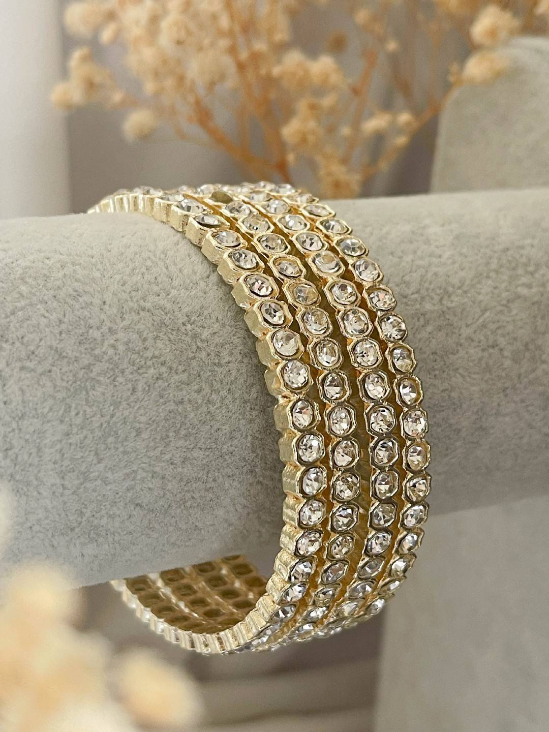 Ishhaara Round Shaped Kundan Studded Bangles
