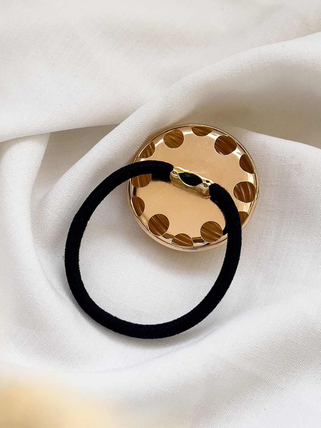 Ishhaara Round Structured Stainless Steel Rubber Band