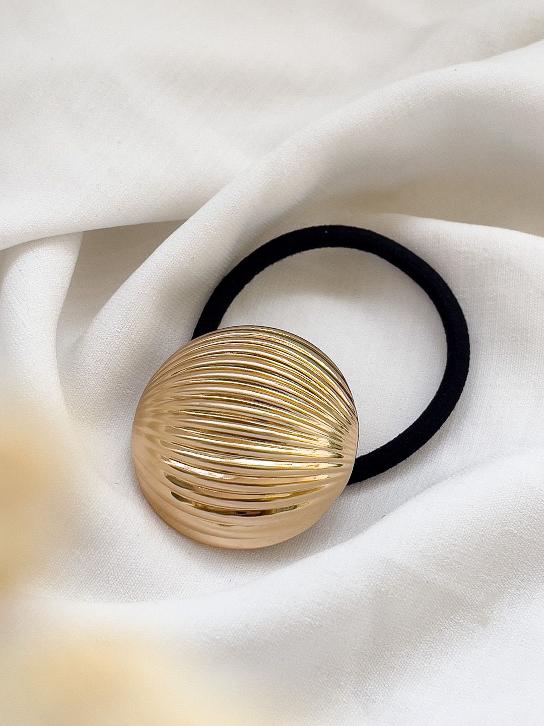 Ishhaara Round Structured Stainless Steel Rubber Band