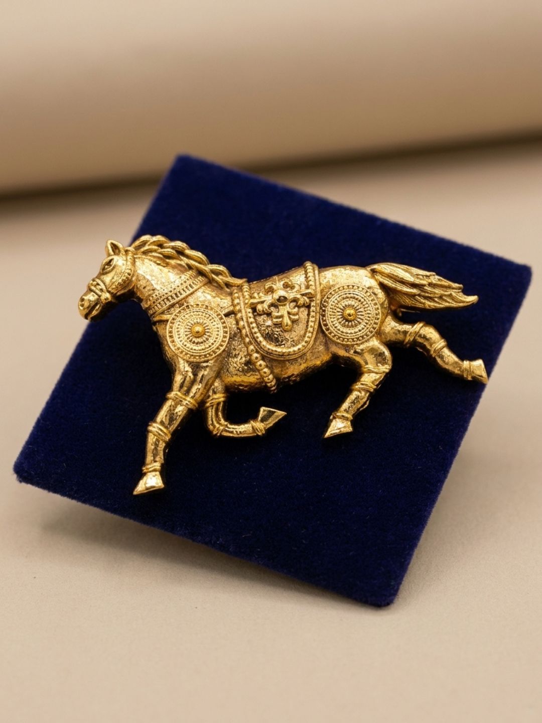 Ishhaara Running Horse Brooch