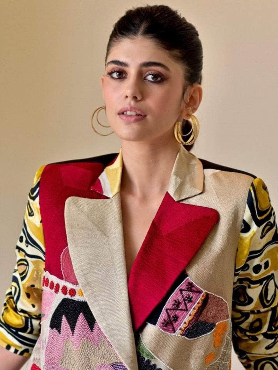 Ishhaara Sanjana Sanghi In Triple Layer Twisted Hoop Earrings