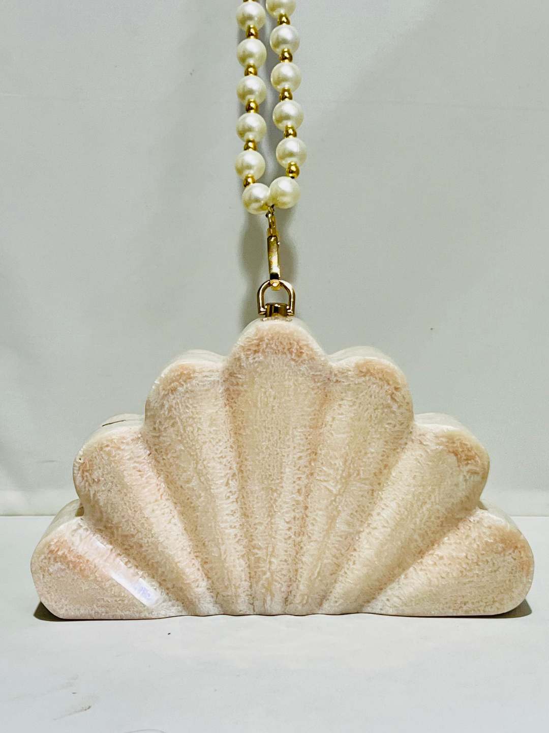 Ishhaara Sea Shell Inspired Resin Shell Flower Shaped Bag