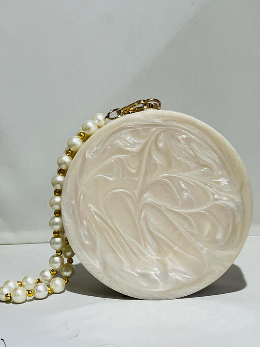 Ishhaara Sea Shell Inspired Resin Shell Round Shaped Bag