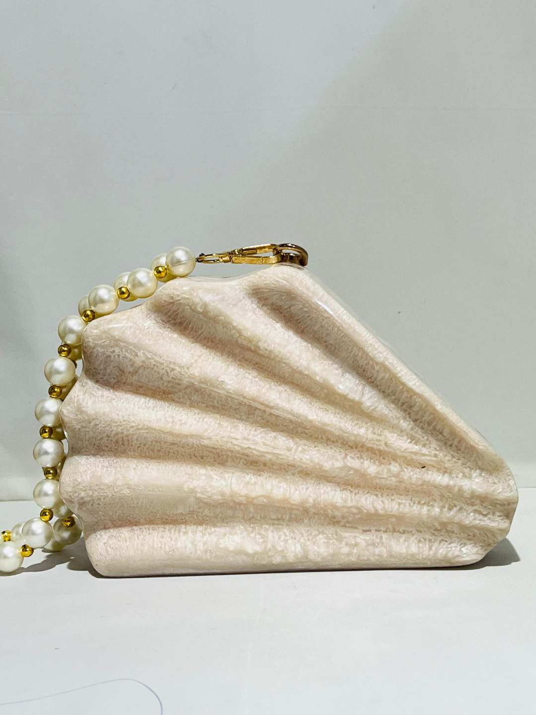 Ishhaara Sea Shell Inspired Resin Shell Shaped Bag