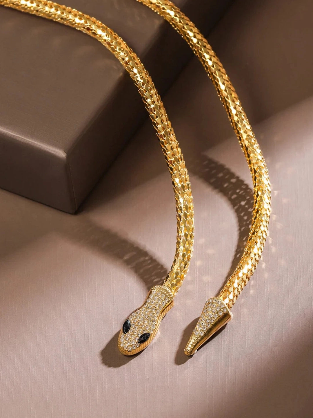 Ishhaara Serpentine Choker Necklace