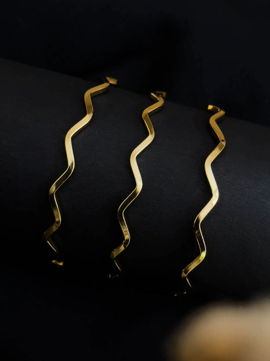 Ishhaara Set Of Three Zig Zag Gold Bangle