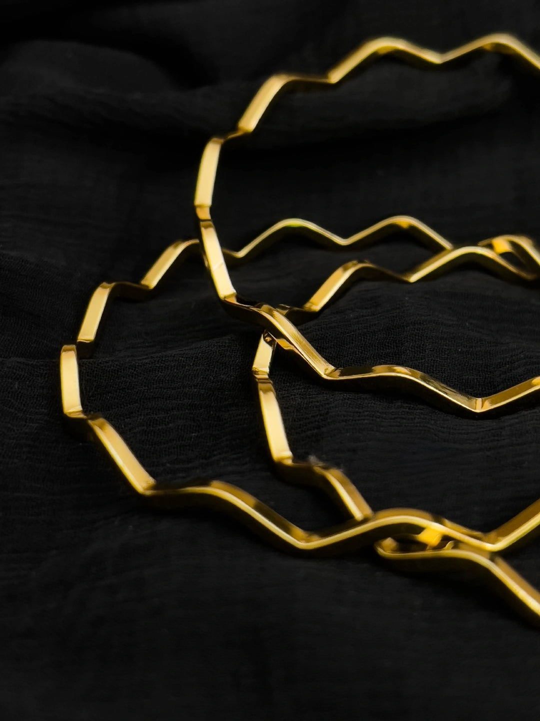 Ishhaara Set Of Three Zig Zag Gold Bangle