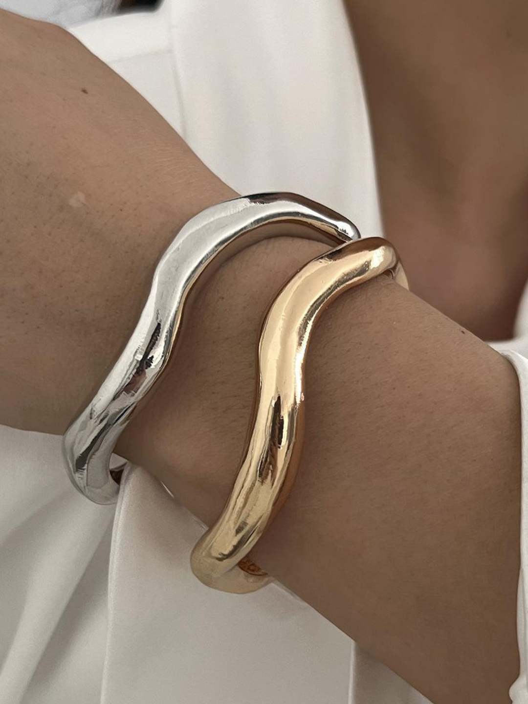 Ishhaara Set Of Two Sculpt Wave Bangle