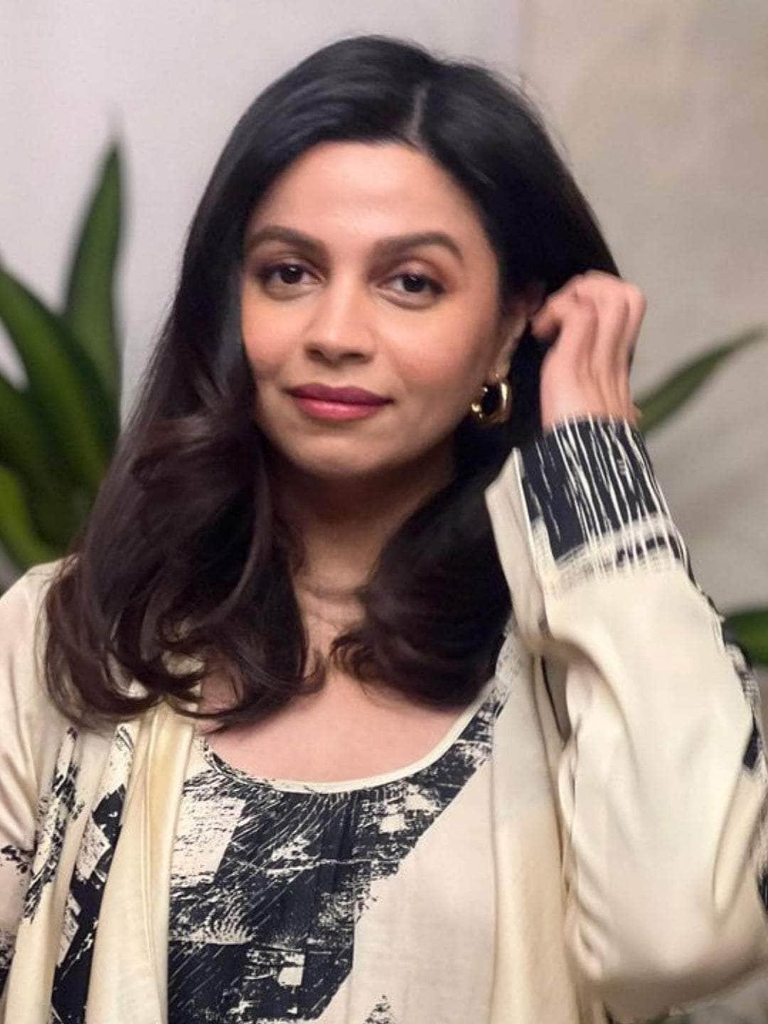 Ishhaara Shaheen Bhatt In Geometric Hoop Earrings