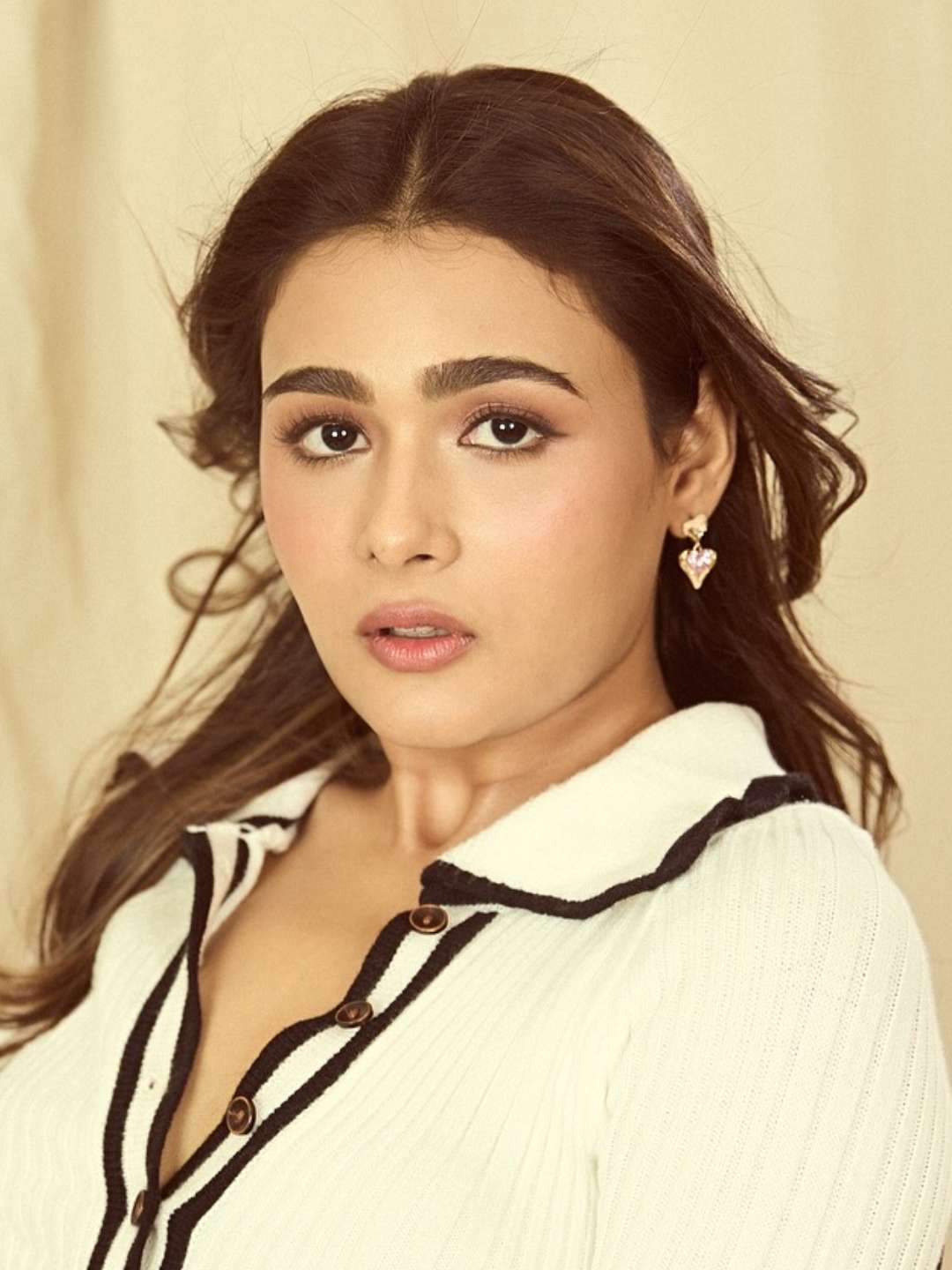 Ishhaara Shalini Pandey In Heart To Heart Drop Earings