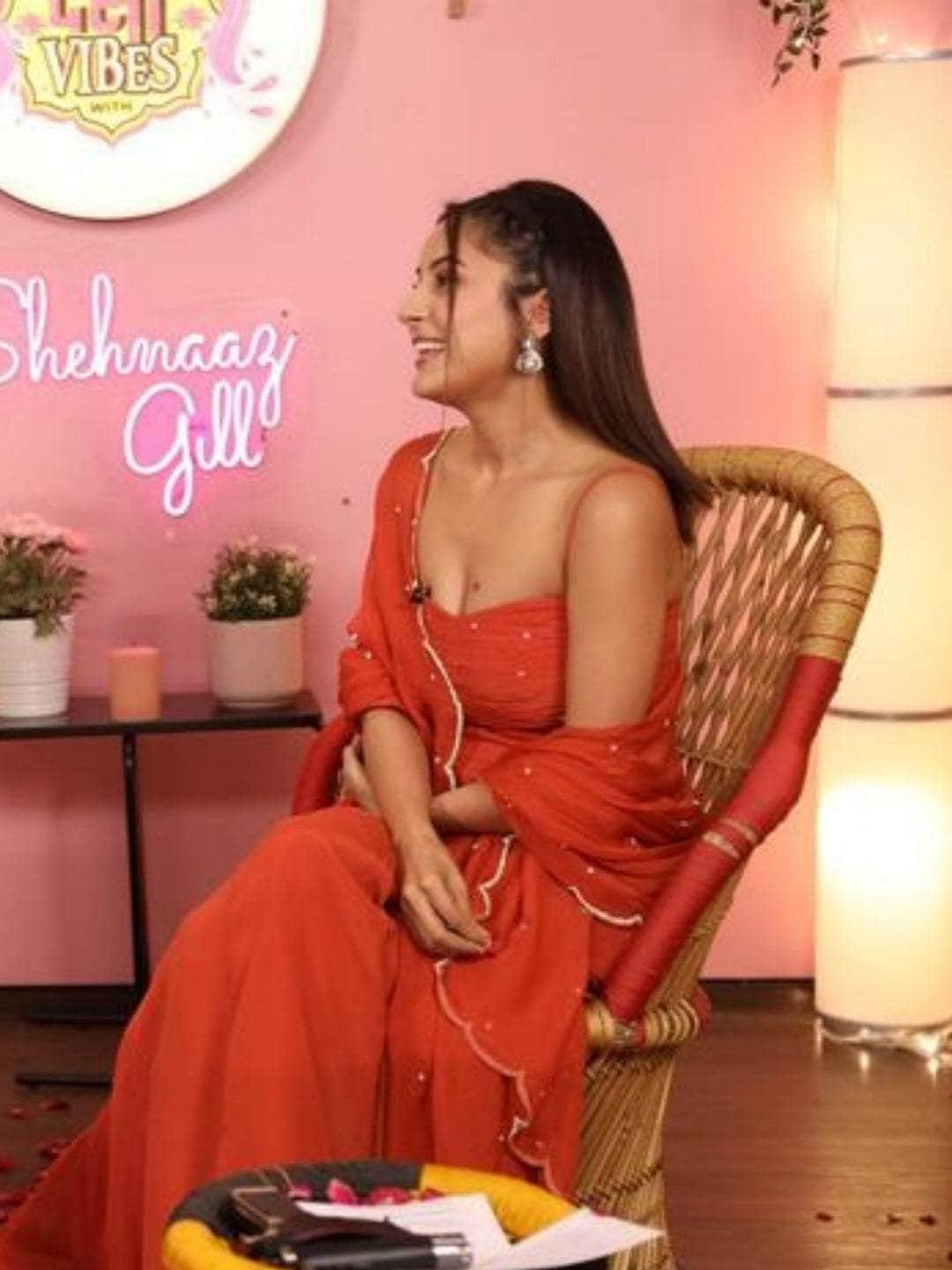 Ishhaara Shehnaaz Gill In Round Shape Kundan Choker Necklace