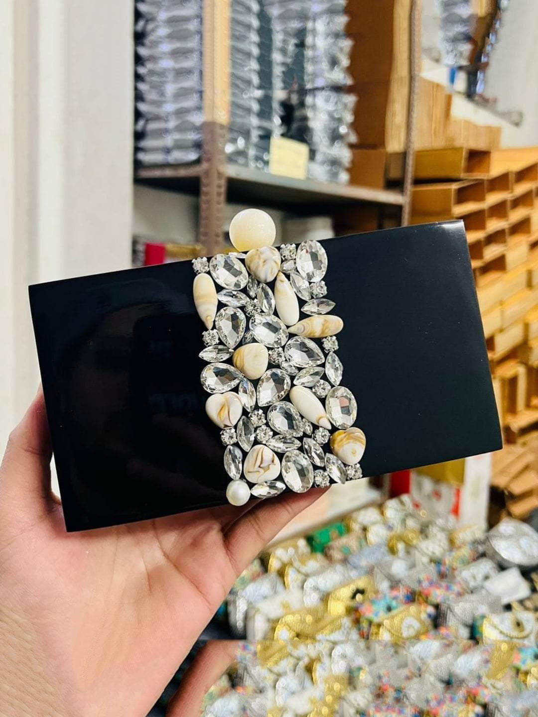 Ishhaara Shell Embedded Resin Clutch