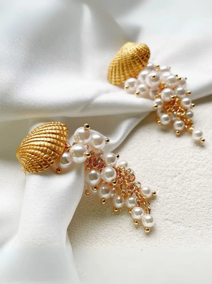 Ishhaara Shell Pearl Earring