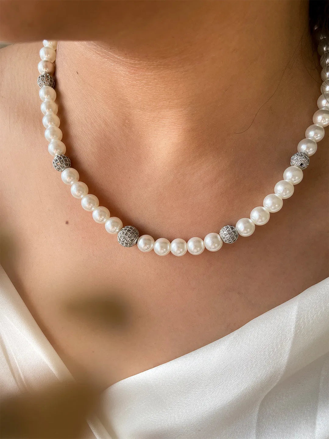 Ishhaara Shell Pearls With 3 Diamond Balls