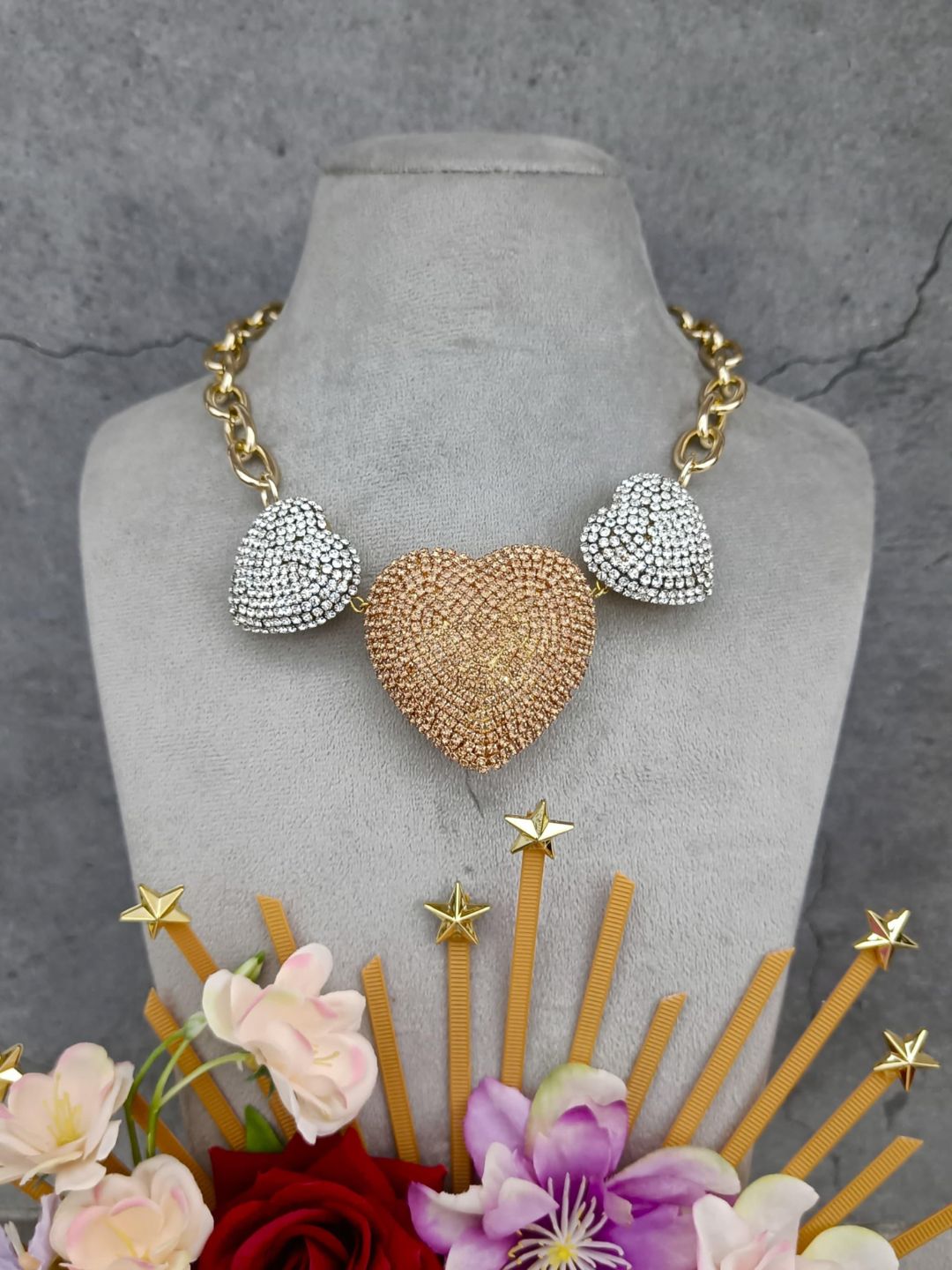 Ishhaara Shiny Rhinestone Heart Necklace