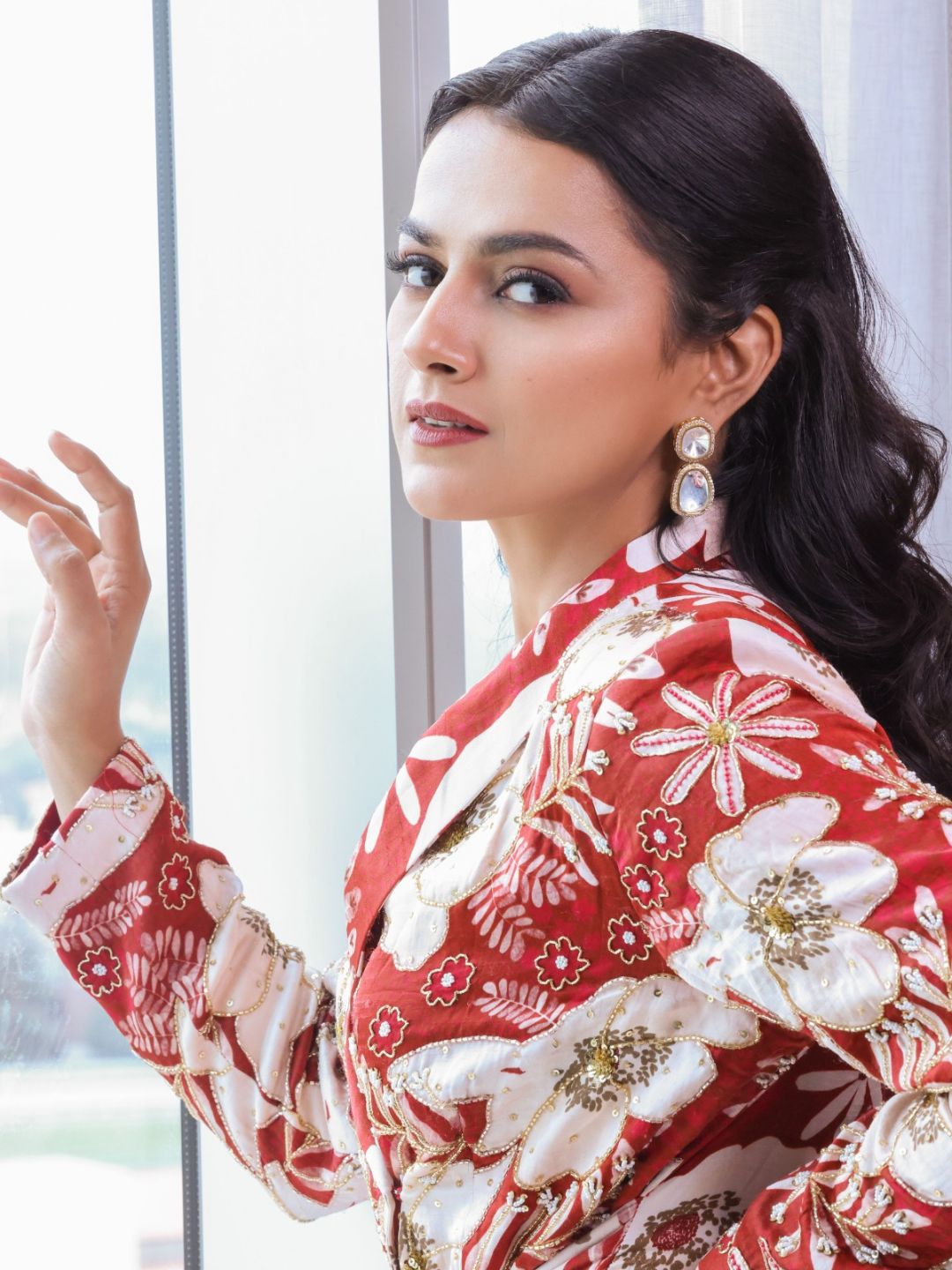 Ishhaara Shraddha Srinath In Polki Stone Ad Earring