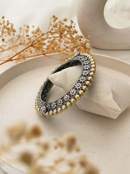 Ishhaara Madhuri Dixit In Silver Ethnic Two Tone Bangle