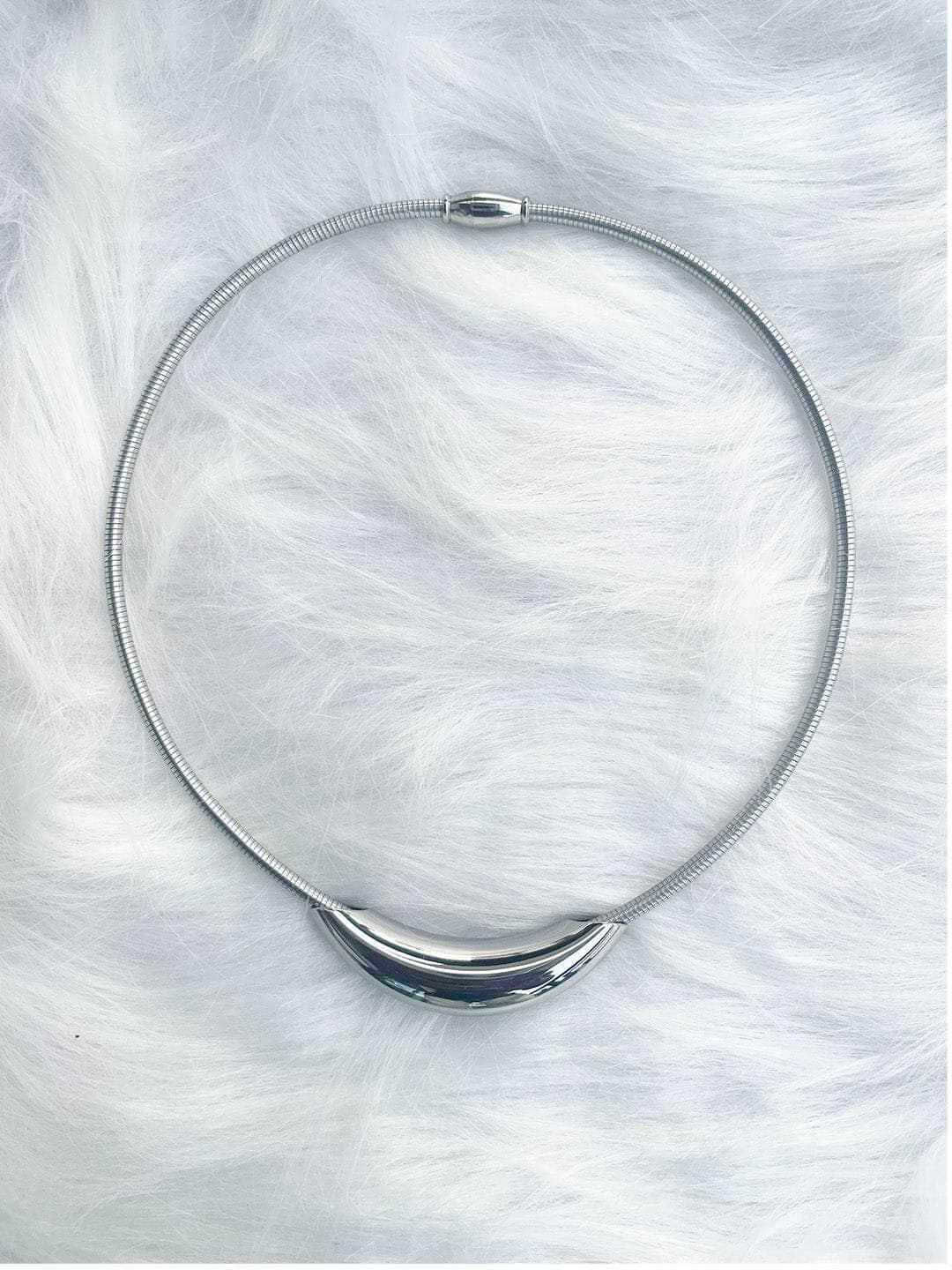 Ishhaara Geometric Rounded Choker