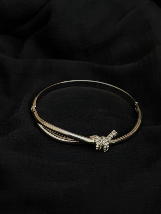 Ishhaara Silver Maiden Oval Hinged Bangle