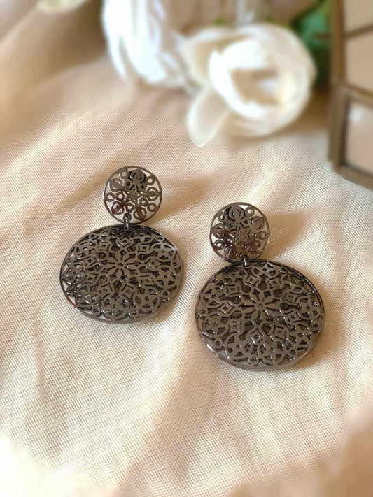 Ishhaara Minimalistic Stencil Earring Silver