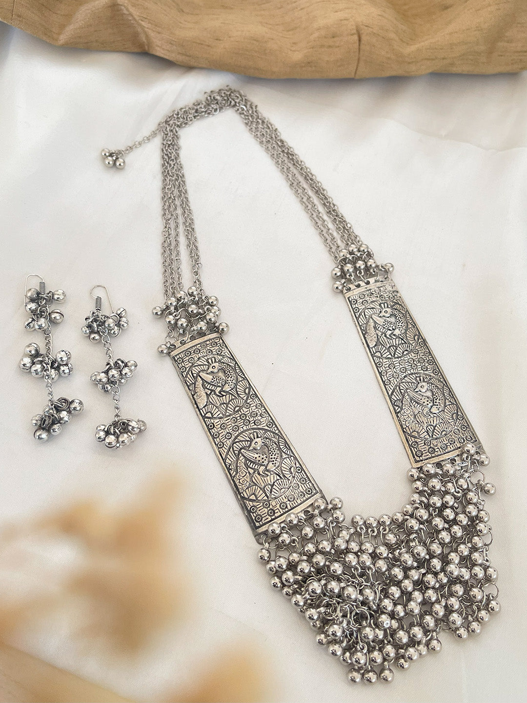 Ishhaara Silver Plated Necklace And Earrings Set