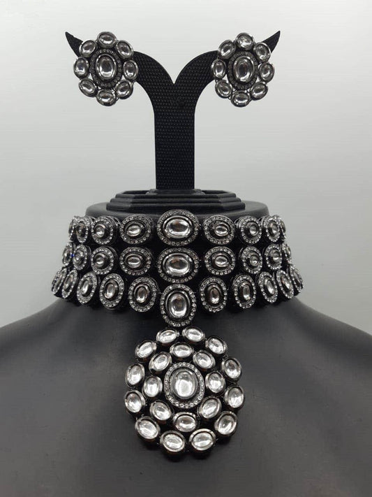 Ishhaara Rodium Victorian Choker Pendant Set