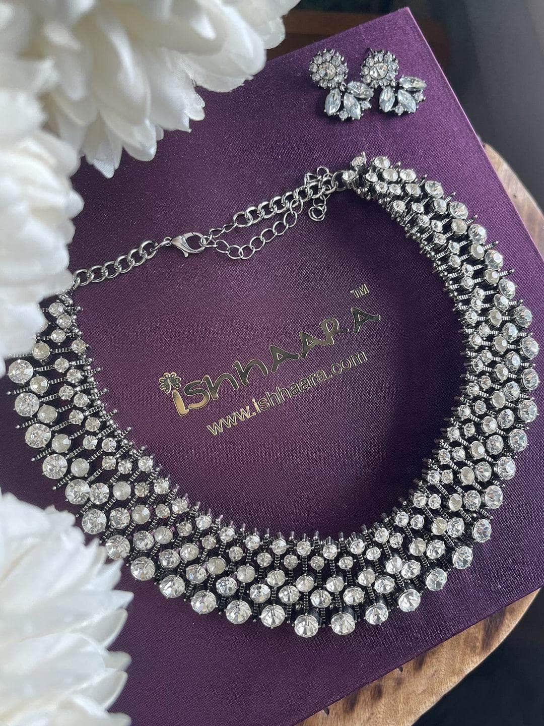Ishhaara Shruti Shetty In Diamond Choker With Earrings Silver