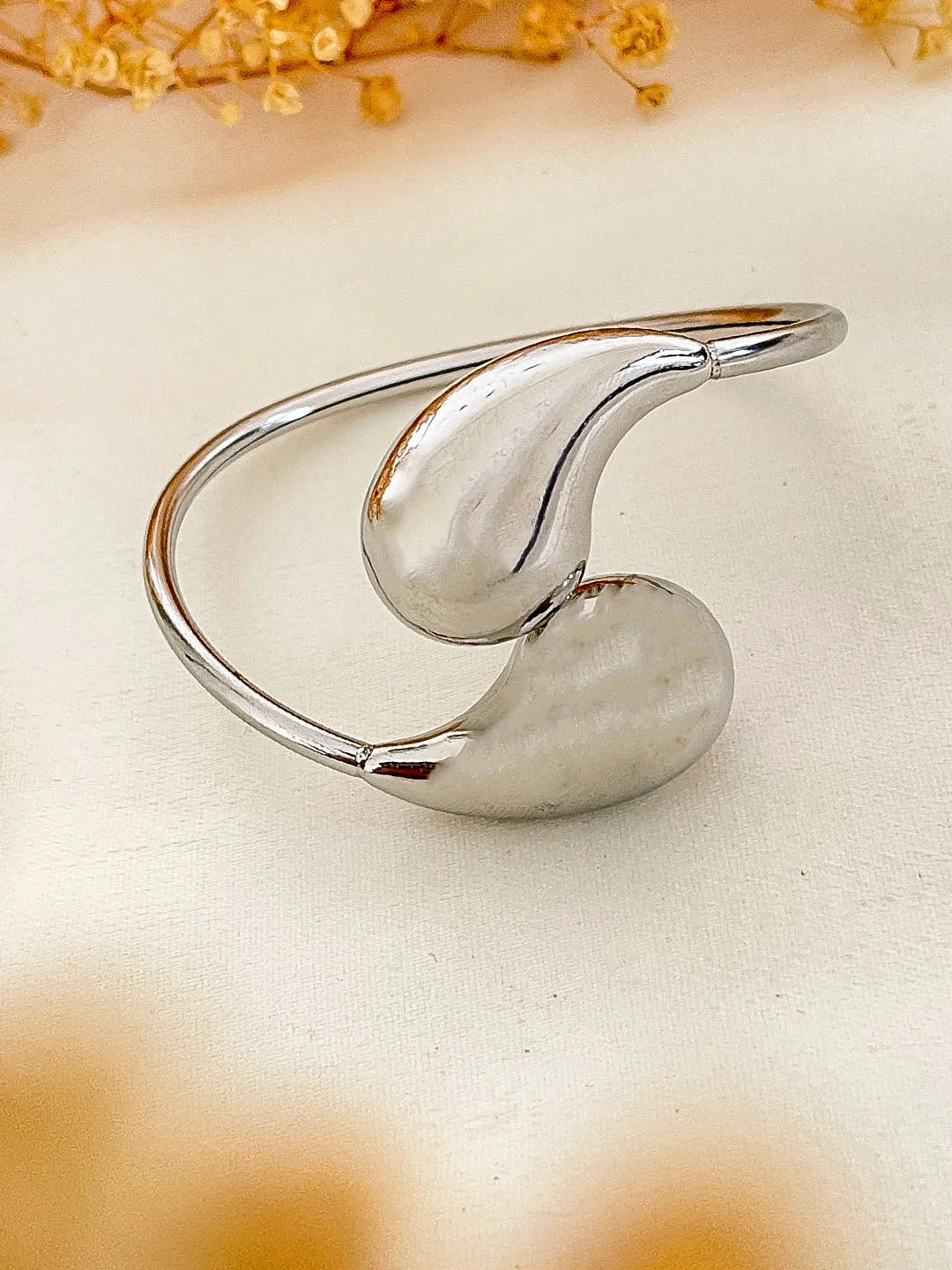 Ishhaara Silver Stainless Steel Teardrop Adjustable Handcuff