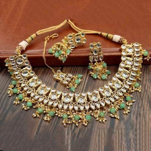 Ishhaara Simple Green Kundan Set