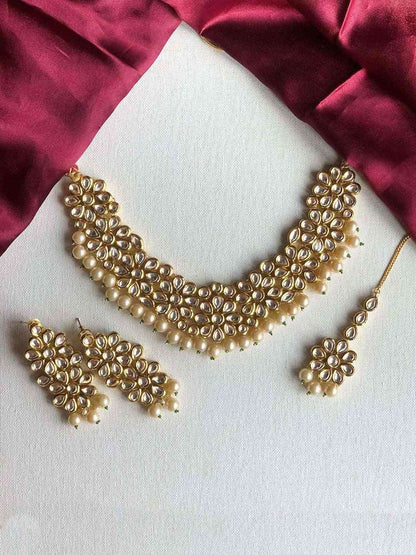 Ishhaara Simple Kundan Choker With Pearls Necklace Set