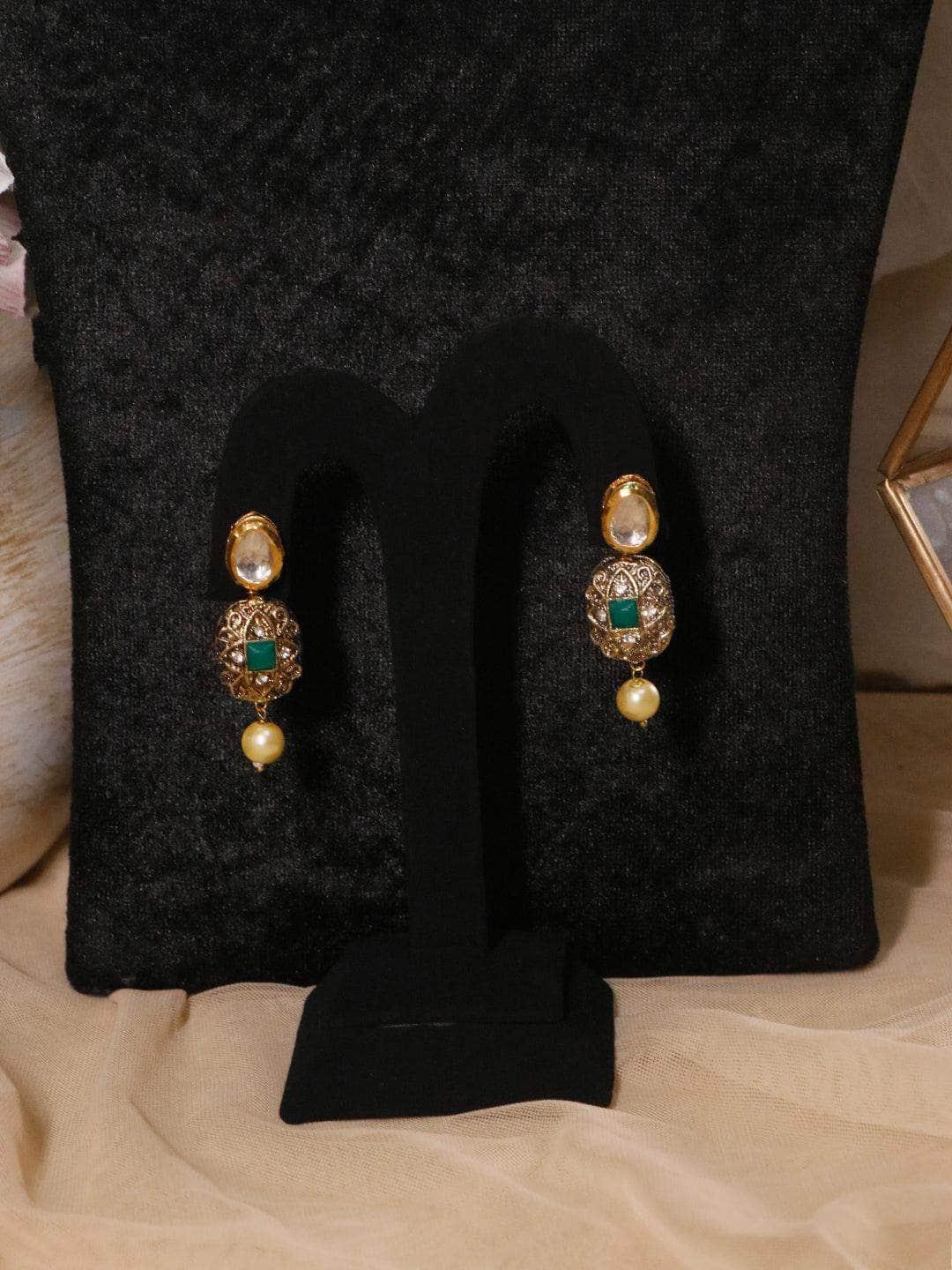 Ishhaara Single Layered Victorian Necklace