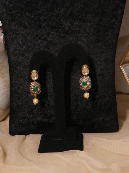 Ishhaara Single Layered Victorian Necklace