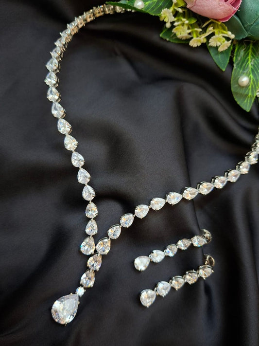 Ishhaara Single Line Multi Stone Diamond Necklace Set
