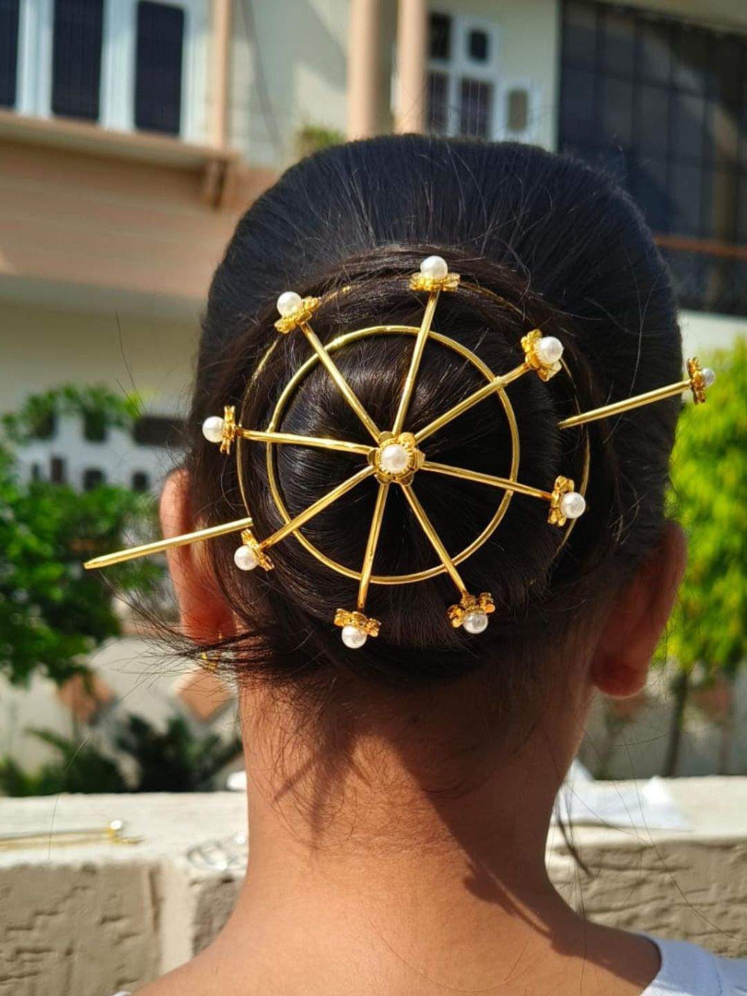 Ishhaara Sleek Bun Hair Pin With White Pearls