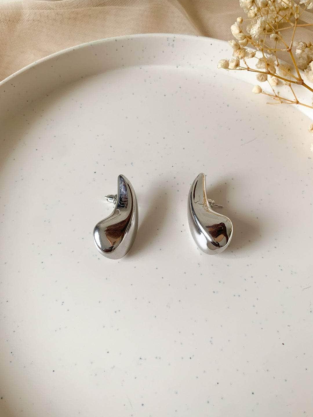 Ishhaara Small Eggplant Earrings Silver