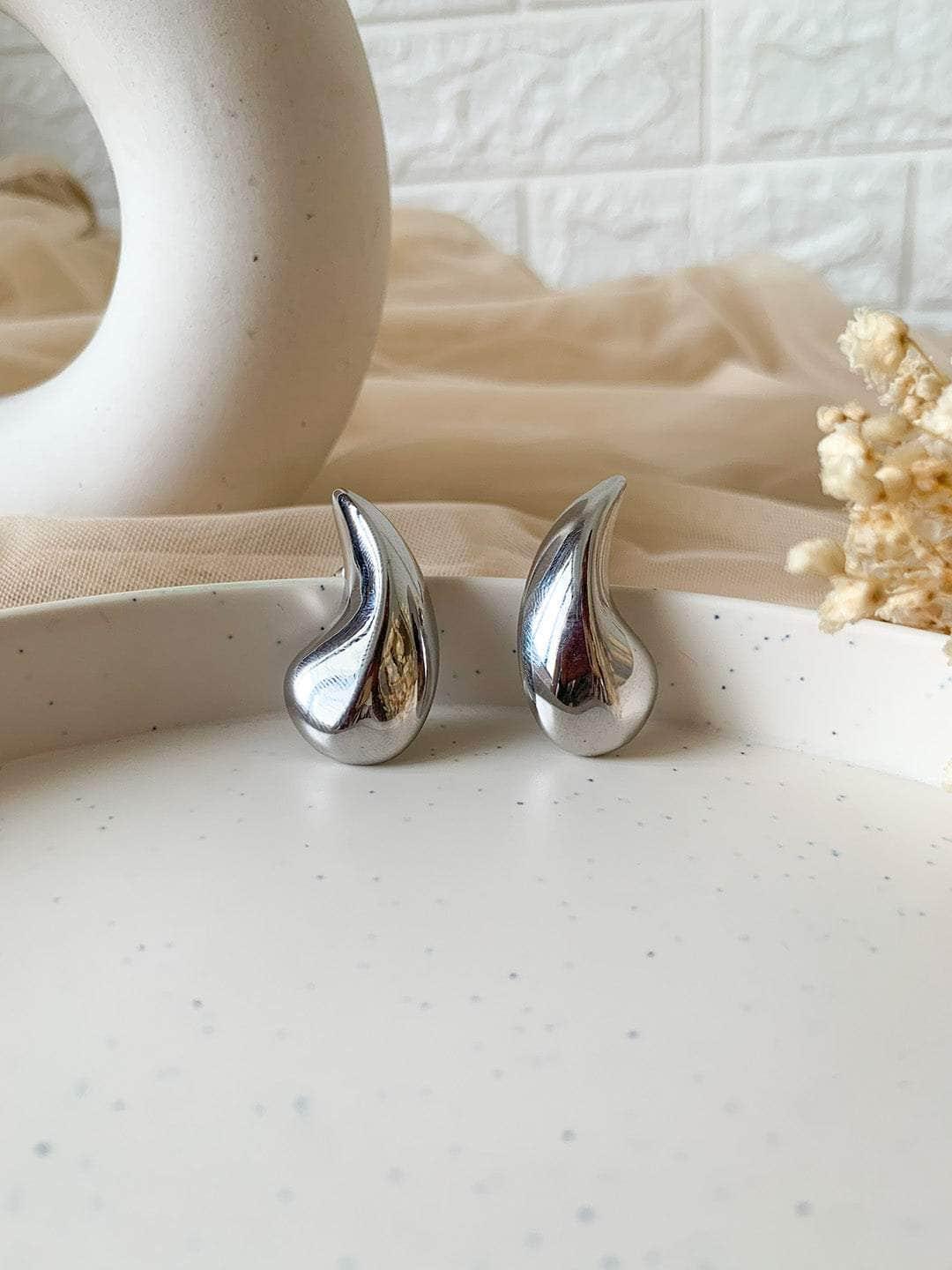 Ishhaara Small Eggplant Earrings Silver