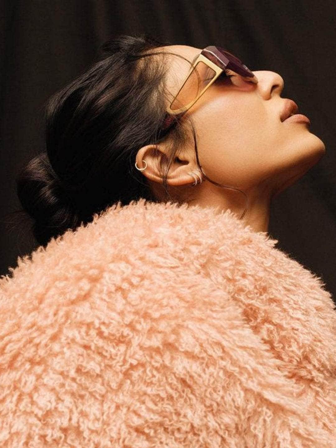 Ishhaara Sobhita In Rhinestone Decor Ear Cuff