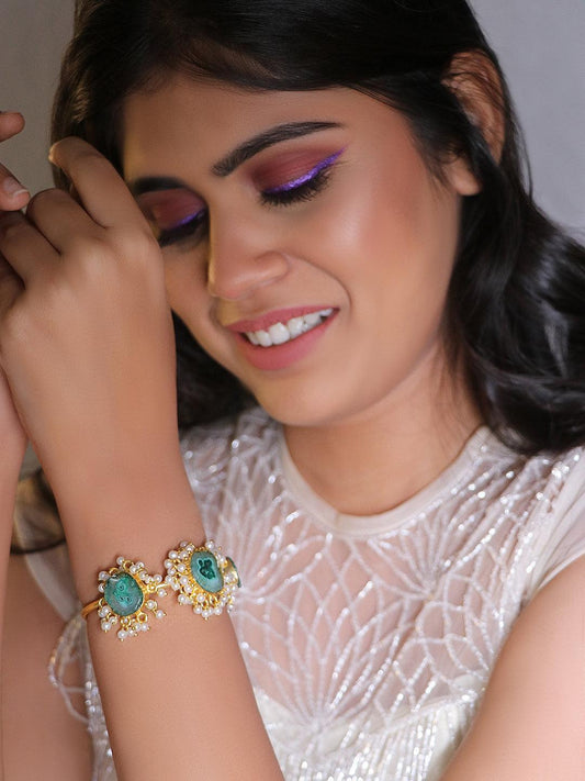 Ishhaara Solar Quartz Hand Cuff Green