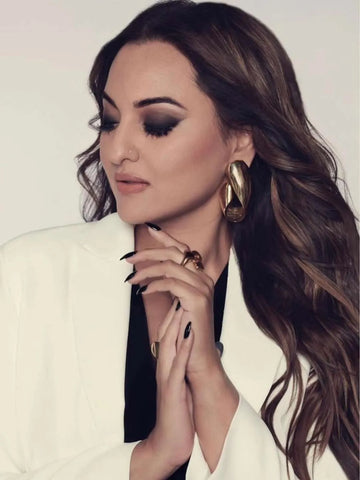 Ishhaara Sonakshi Sinha In Gold Stylist Jaguar Ring