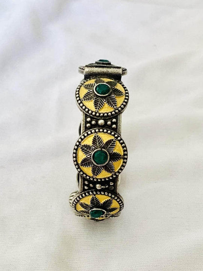 Ishhaara Sonakshi Sinha In Oxidised Tribal Bangle With Green Stones