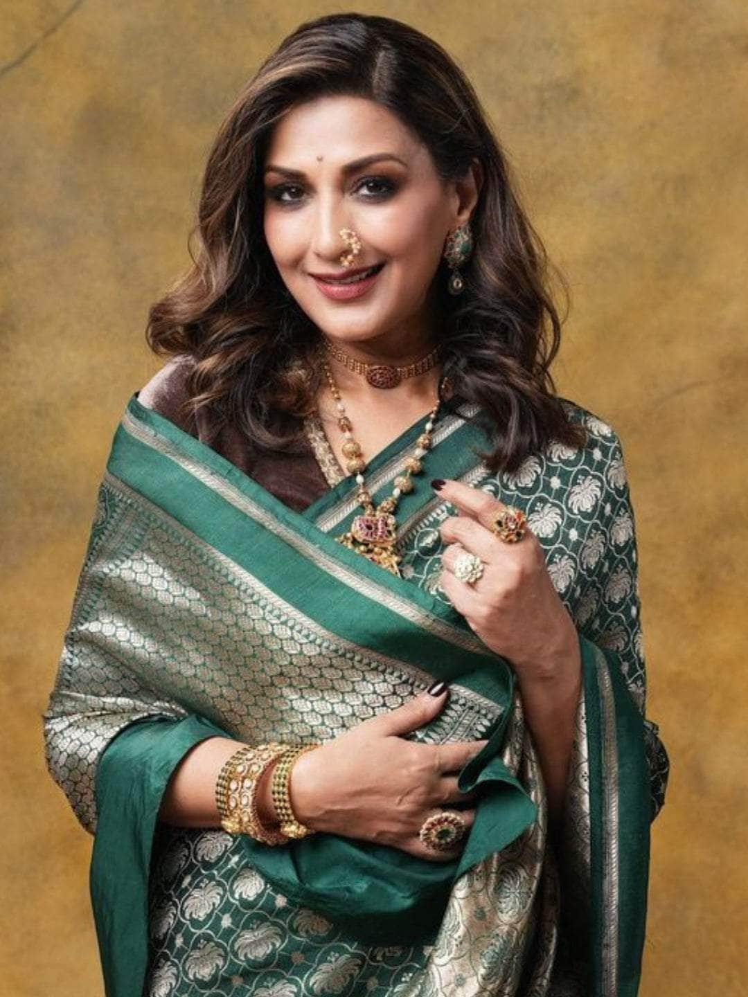 Ishhaara Sonali Bendre In Multi Color Lotus Ring