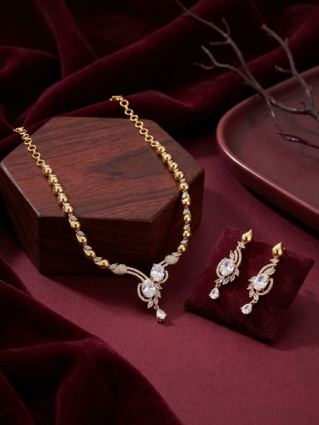 Ishhaara Sparkling Floral Diamond Necklace