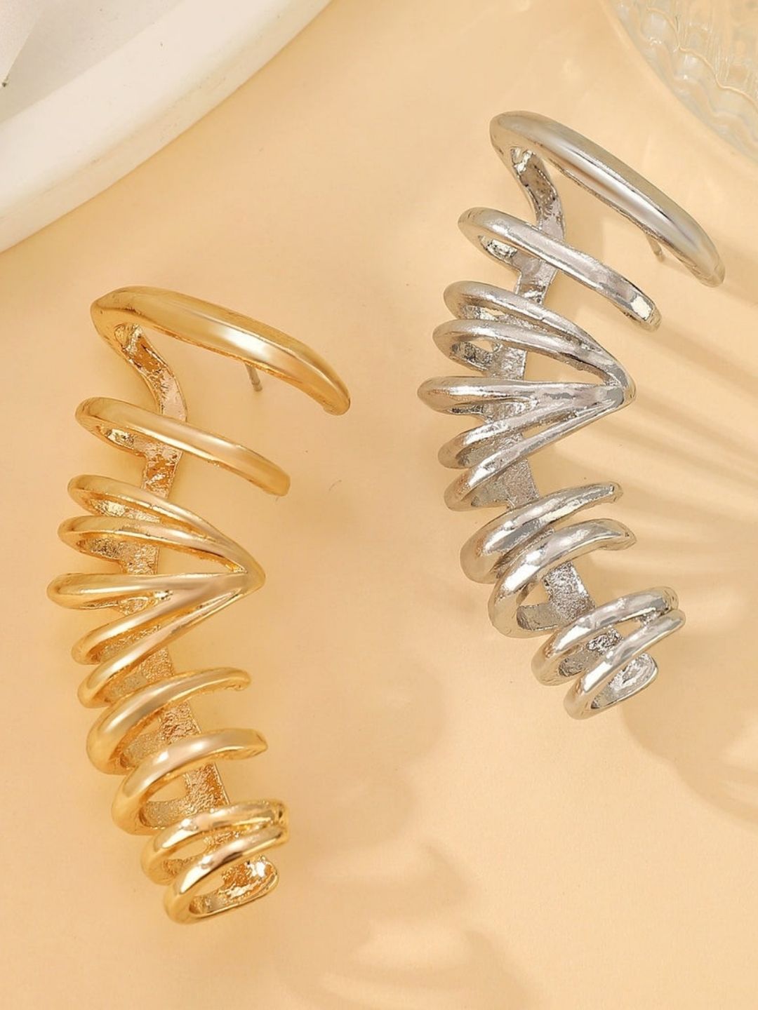Ishhaara Spring Earcuff