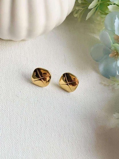 Ishhaara Square Studs